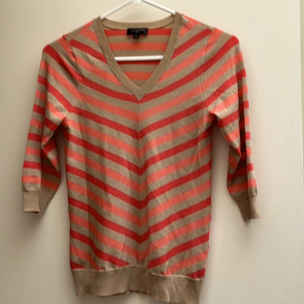 V-neck lightweight pullover sweater